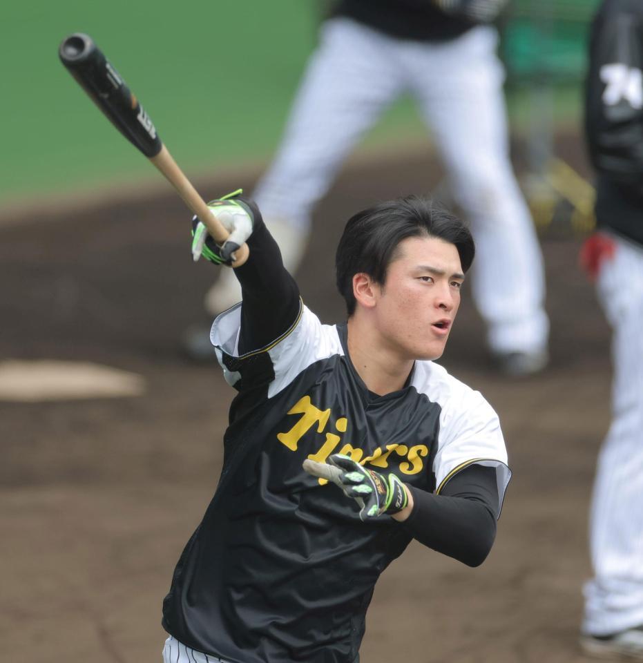 　ロングティーに励む高寺（撮影・北村雅宏）