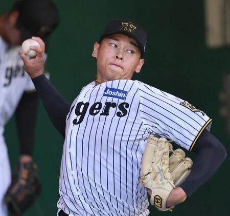 　ブルペンで投げ込む早川（撮影・田中太一）