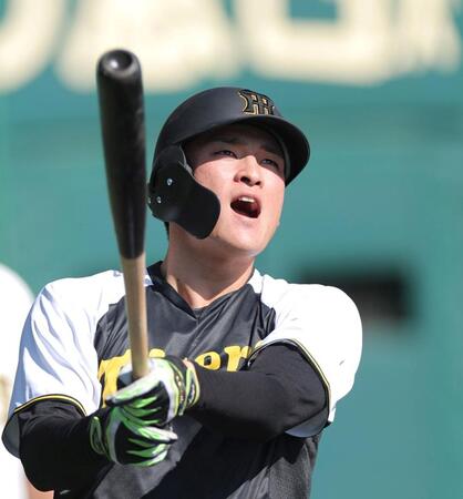 　ロングティーで快音を響かせる高寺（撮影・北村雅宏）