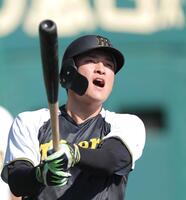 　ロングティーで快音を響かせる高寺（撮影・北村雅宏）