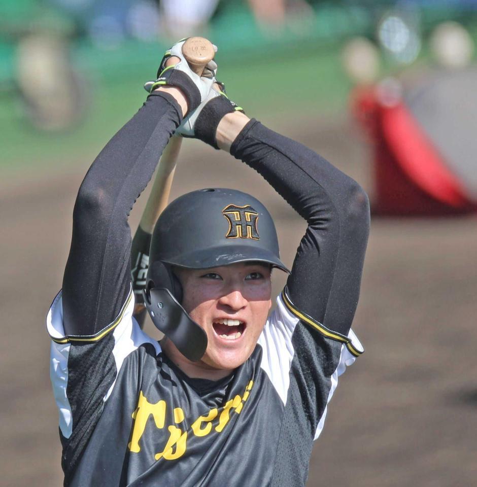 　ロングティーで快音を響かせる高寺（撮影・北村雅宏）