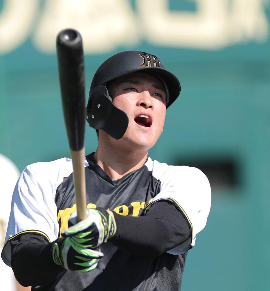 　ロングティーで快音を響かせる高寺（撮影・北村雅宏）