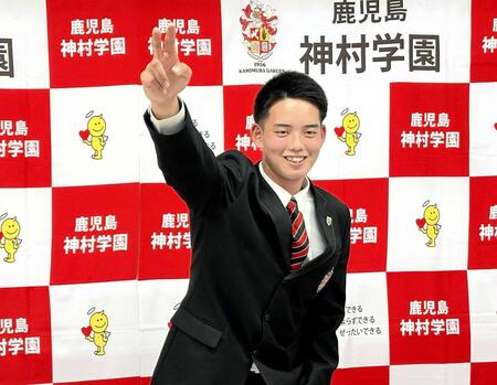 【写真】雰囲気激変!?高校野球ファンに人気の早瀬の恩師 教え子とまさかの♡ポーズ