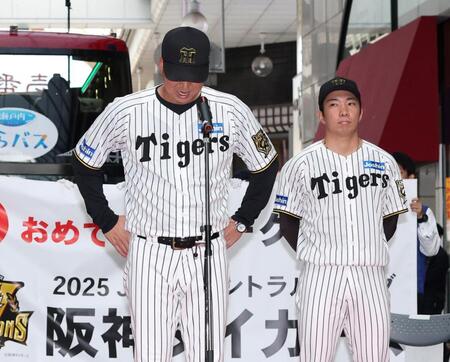 　あいさつ中に感極まる藤川球児監督（左）＝撮影・北村雅宏