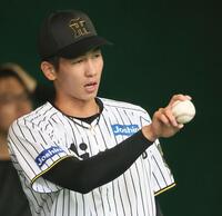 　捕手に球種を伝える今朝丸（撮影・田中太一）