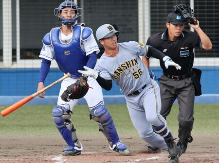 　２回、二塁打を放つ百崎（撮影・田中太一）