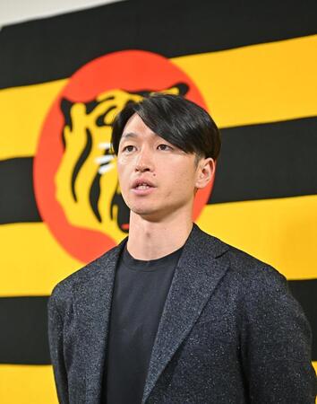 　ＦＡ権を行使せず残留を表明した近本（撮影・西田忠信）