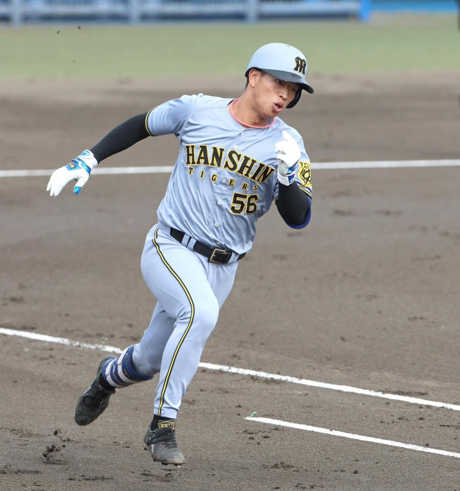 　２回、快音を響かせ駆け出す百崎（撮影・北村雅宏）