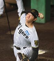 　ブルペンで熱投する工藤（撮影・北村雅宏）