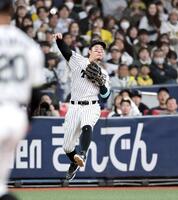 ゴールデン・グラブ賞を初受賞した佐藤輝