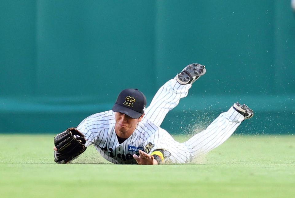 　５年連続ゴールデングラブ賞を受賞した近本