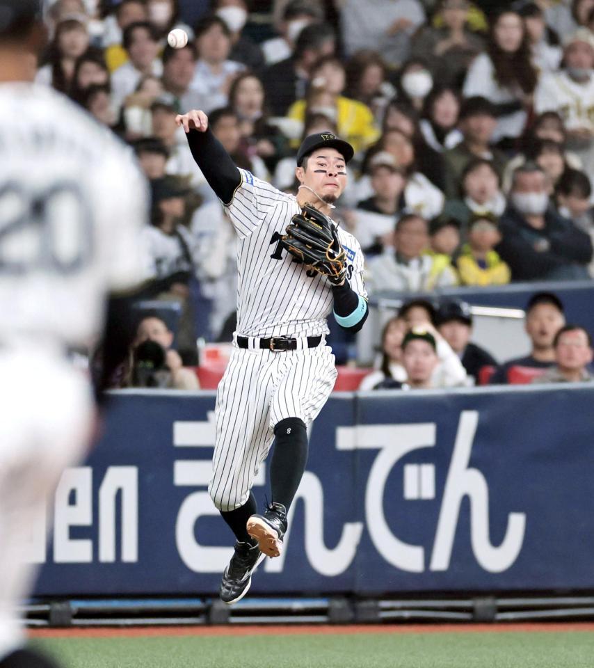 ゴールデン・グラブ賞を初受賞した佐藤輝