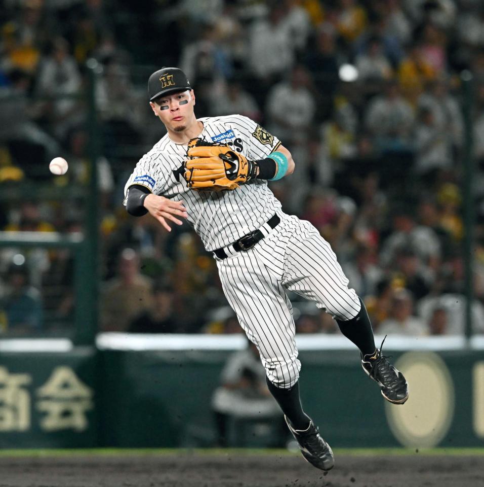 ゴールデン・グラブ賞を初受賞した佐藤輝