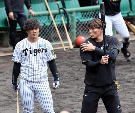 　前川を指導する糸井ＳＡ（撮影・田中太一）