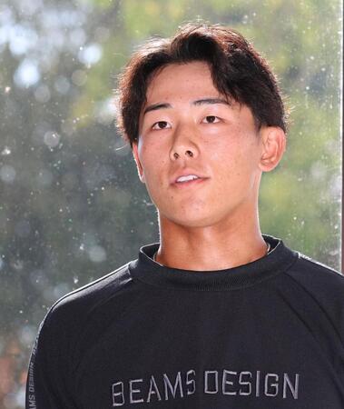 契約更改交渉を終えて取材に応じる阪神・戸井零士＝高知県内のチーム宿舎（撮影・北村雅宏）