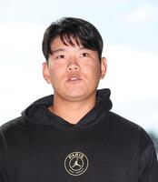 　契約更改交渉を終えて取材に応じる嶋村（撮影・北村雅宏）