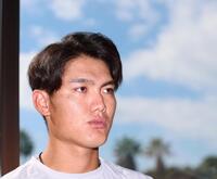 　契約更改交渉を終えて取材に応じる西純（撮影・北村雅宏）