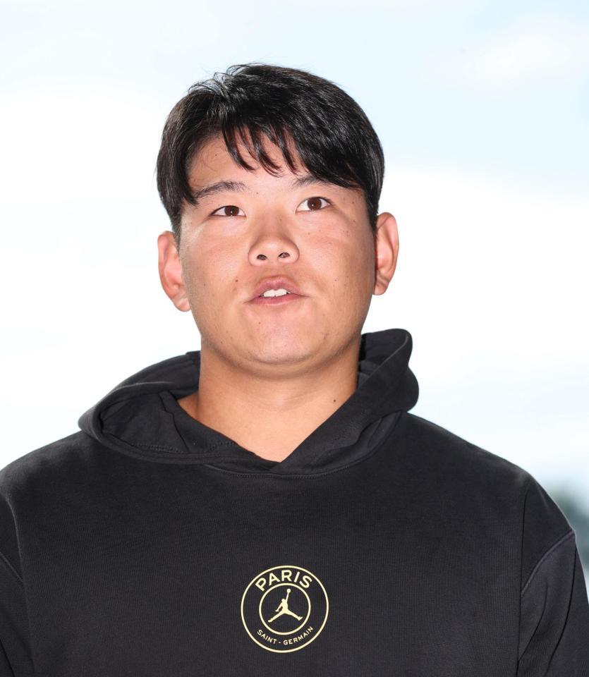 　契約更改交渉を終えて取材に応じる嶋村（撮影・北村雅宏）