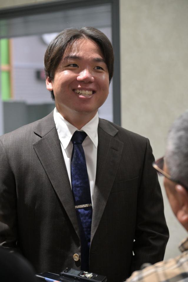 　「熱血・タイガース党」の生放送にゲスト出演した村上（撮影・金居みつよし）