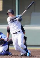 　２回、中前打を放つ西純