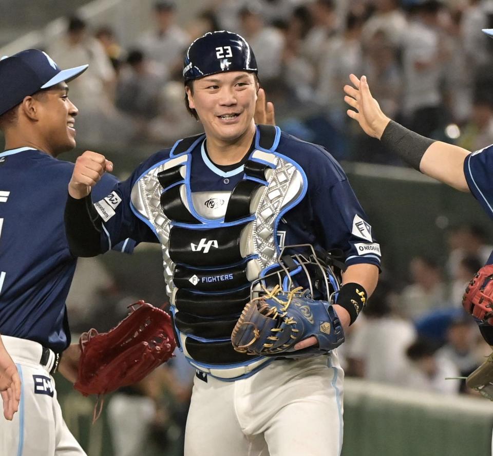 阪神へトレード移籍の伏見寅威「欲を言えばこのチームで日本一を」古巣