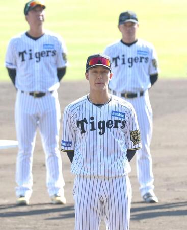 　手締めのあいさつをする小幡（撮影・北村雅宏）