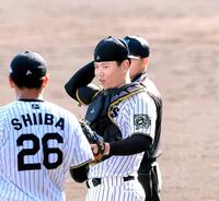 　５回、椎葉（２６）に声を掛ける嶋村