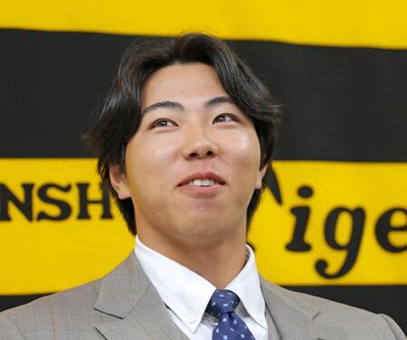 　契約を更改し取材に応じる工藤（撮影・立川洋一郎）