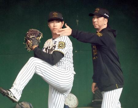 　秋季キャンプで工藤に直接指導する藤川監督