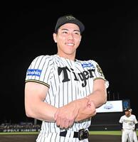 　マッスルポーズを決める工藤