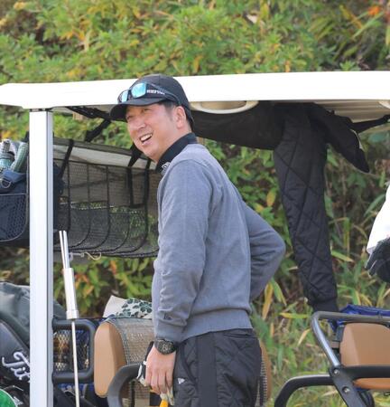 　ティーグラウンドに向かう藤川監督（撮影・北村雅宏）