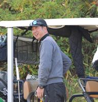 　ティーグラウンドに向かう藤川監督（撮影・北村雅宏）