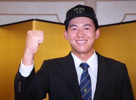 　仮契約交渉を終え笑顔のドラフト１位・立石（撮影・金田祐二）