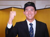 　仮契約交渉を終え笑顔のドラフト１位・立石（撮影・金田祐二）