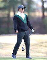 　ティーショットを放ち、絶叫する森下（撮影・北村雅宏）