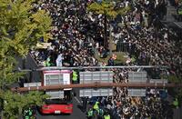 　御堂筋をパレードする阪神ナイン（撮影・飯室逸平）