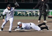 　ヘッスラする亀山努氏（撮影・田中太一）