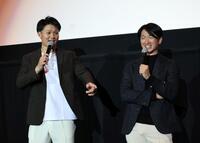 　舞台あいさつで話す森下（左）と近本（撮影・田中太一）