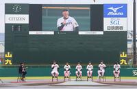 　尼崎市優勝報告会のトークショーで今シーズンを振り返る藤川監督ら（撮影・立川洋一郎）