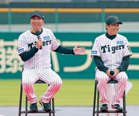 　トークショーを盛り上げる藤川監督。右は藤本コーチ（撮影・立川洋一郎）