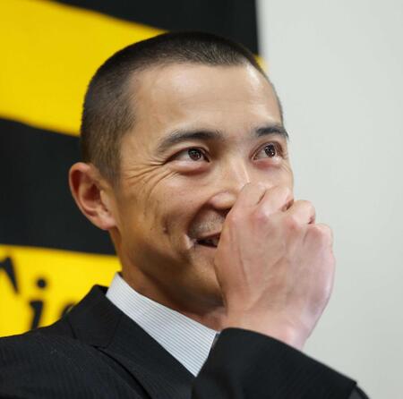 阪神・熊谷　来季も丸刈り＆無失策継続へ　オフは広島・菊池に弟子入り　１１００万増３０００万円でサイン