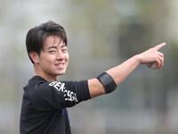 　練習中に笑顔を見せる下村（撮影・北村雅宏）