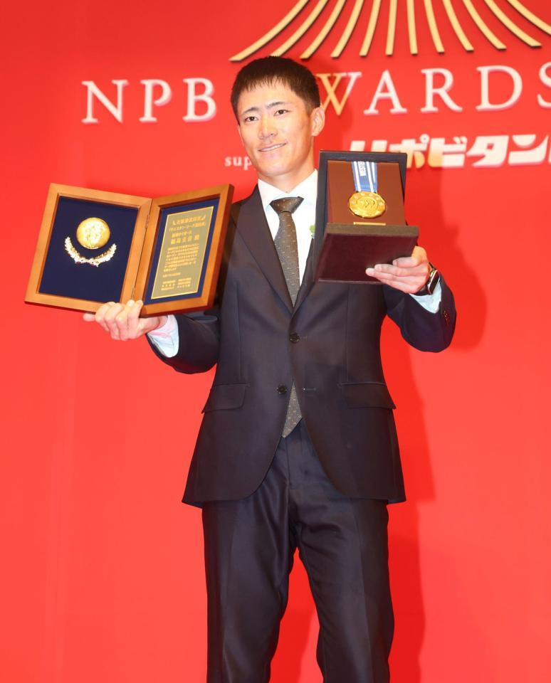 　ファーム表彰式に出席した福島（撮影・石井剣太郎）