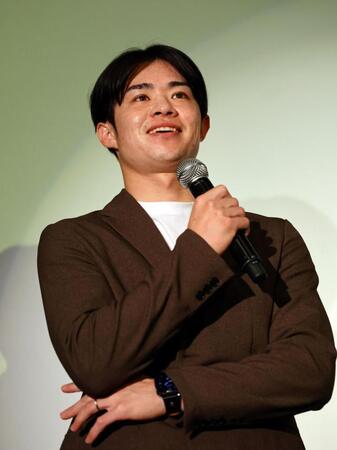 　ファンからの質問に答える中野（撮影・山口登）