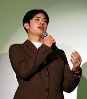 　ファンからの質問に答える中野（撮影・山口登）