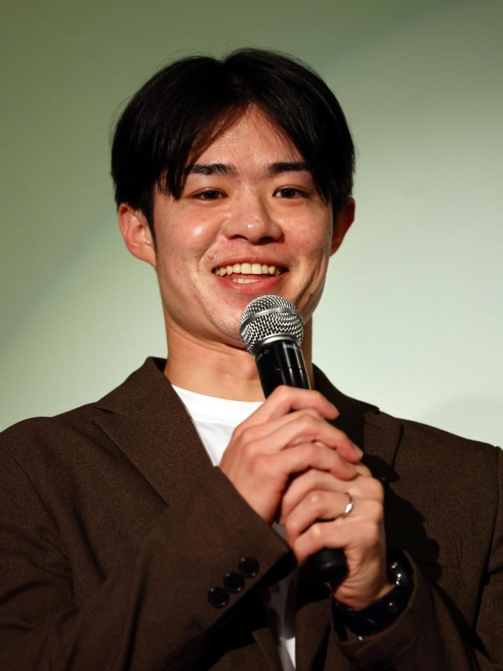 　ファンからの質問に答える中野（撮影・山口登）