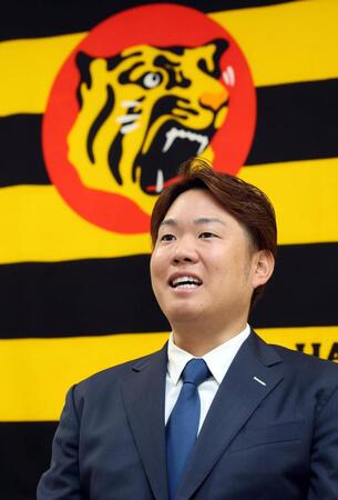 　契約を更改し、会見する西勇（撮影・山口登）