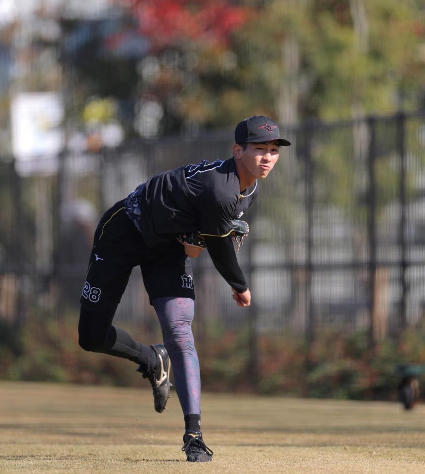 　キャッチボールする今朝丸（撮影・北村雅宏）