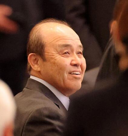 　掛布ＯＢ会長野球殿堂入りを祝う会に出席する岡田オーナー付顧問（撮影・北村雅宏）