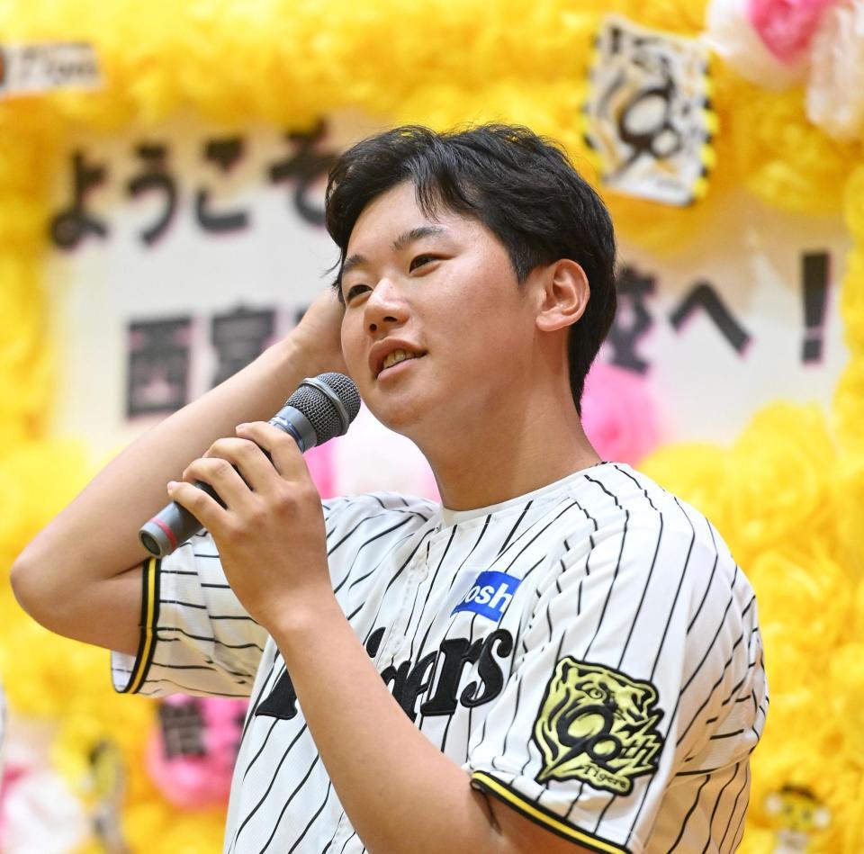 　生徒からの質問に答える門別（撮影・西田忠信）